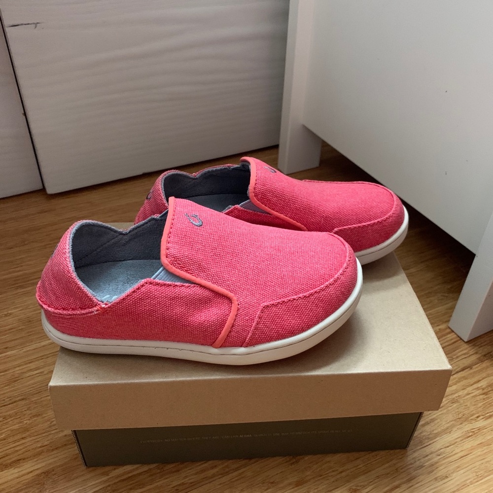 Olukai Girl Slip-on shoes